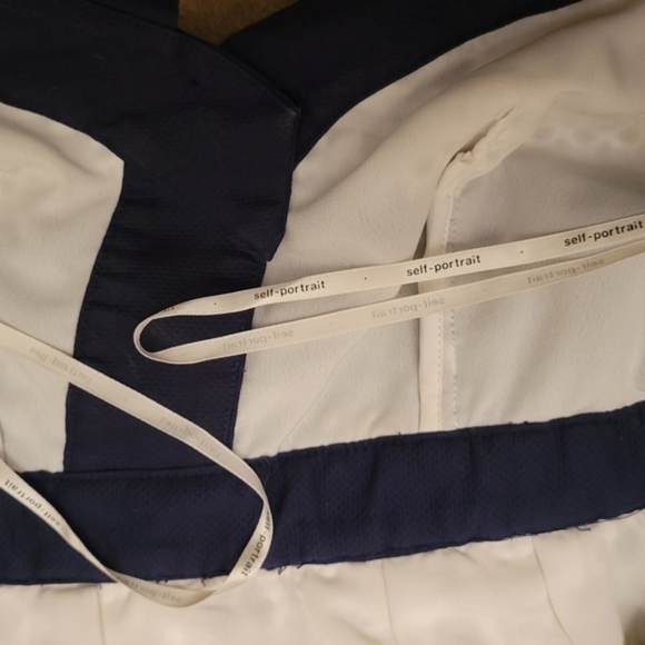 Self-Portrait Off-the-Shoulder Wave Guipure Short Dress - Picture 10 of 12